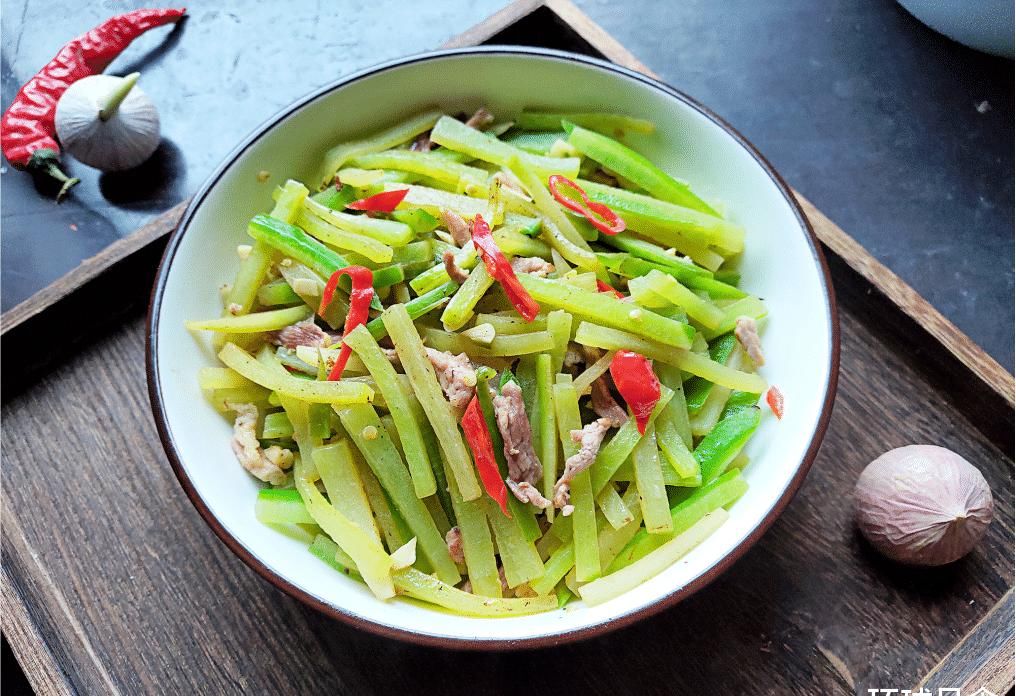  冬天|冬天，吃鸡肉鸭肉不如它，每天炒一盘，滋补又馋人，冬天不生病！