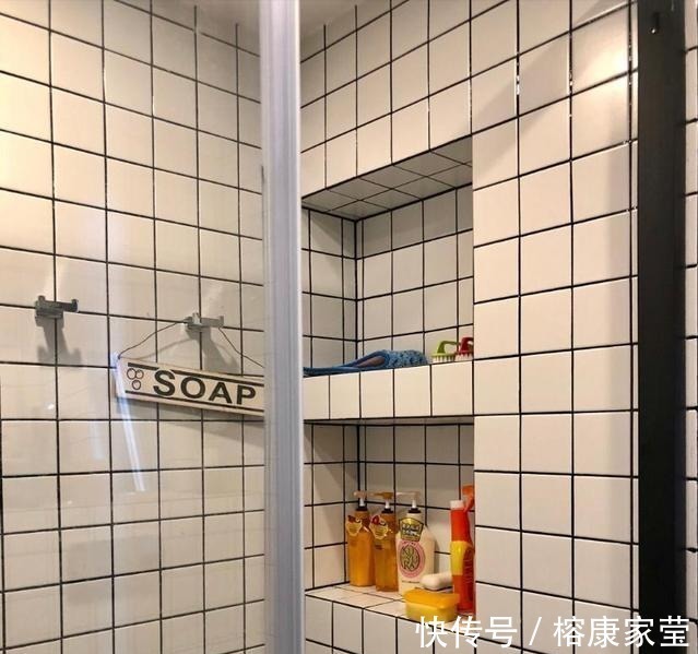 洗脸巾|你家马桶上还在挂毛巾架吗?建议学学年轻人的方法,精致又好用