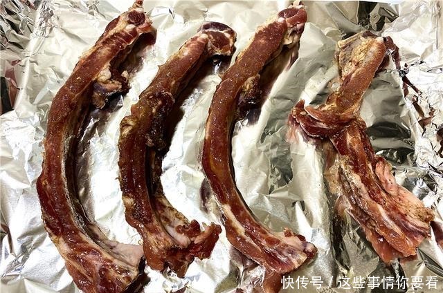 想吃烤串不用去烧烤摊,自己在家做,外焦里嫩,干净卫生,真解馋