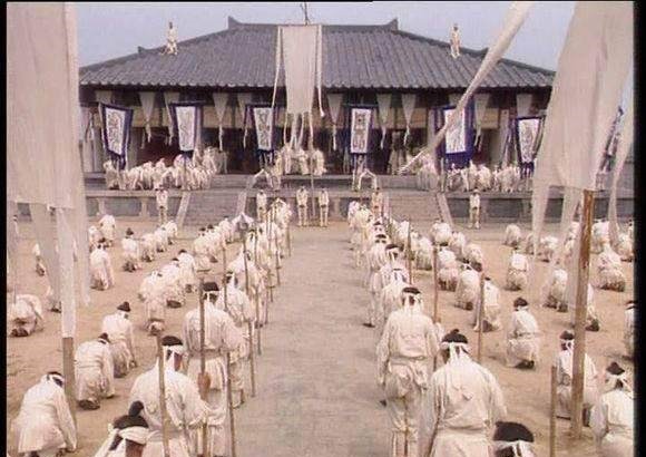 当场|话说三国诸葛亮下葬时发生的事情,让四个抬馆大汉当场吓晕!