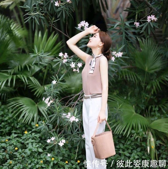 服装|简约又精致的职场穿搭,会让整个人更加精神,甚至可以美成焦点