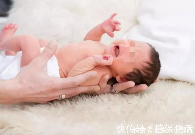 孩子|新生儿应该多抱还是多躺?做错影响孩子发育,家长要了解