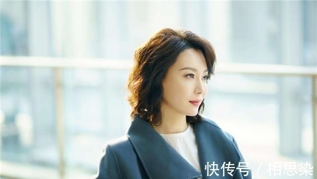 蒋雯丽 40岁或有白发的女人,最适合这4款发型,增加的气质可不止一点!