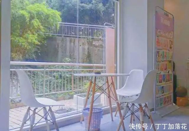 生意|秋天的第N+1杯奶茶,校园奶茶店生意都很红火