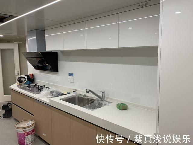 不花哨|装修坚持“不花哨”有多重要?我家厨房用了5年,如今依然耐看