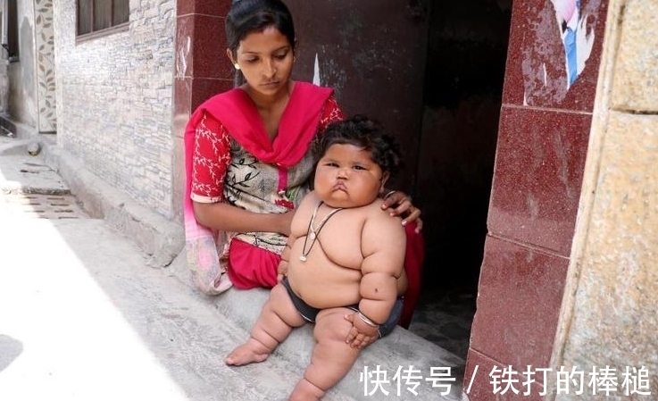 父母|直击印度巨型“女神童”,一岁的她吃穷父母,父亲对她又爱又怕!