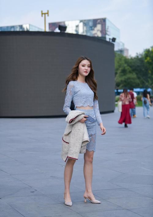 轻熟风穿搭的小姐姐，往往更有女人味