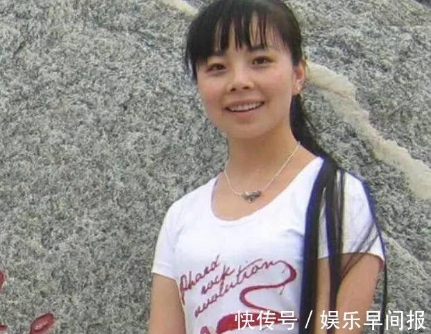 王二妮：星光大道走红，一人撑起全家，风光背后的艰辛与泪水