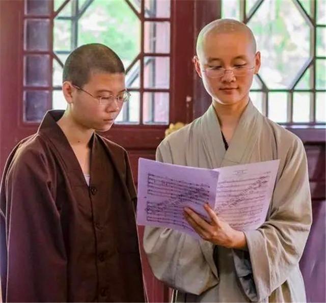 尼姑$她被誉为中国美女尼姑，985毕业却断发出家，年近三十仍不想还俗