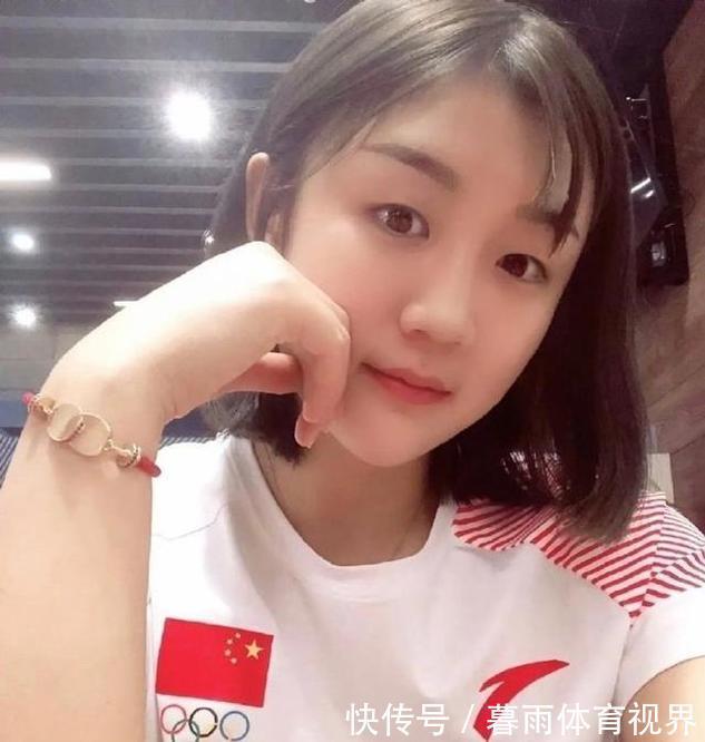 莎莎|國乒小魔王人氣暴漲,隔離期出鏡率超高,陳夢獲父親新贈定制項鏈