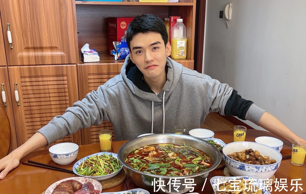 话痨|《中餐厅5》定档,龚俊为节目跟爸爸学做藤椒鱼,还自称话痨担当