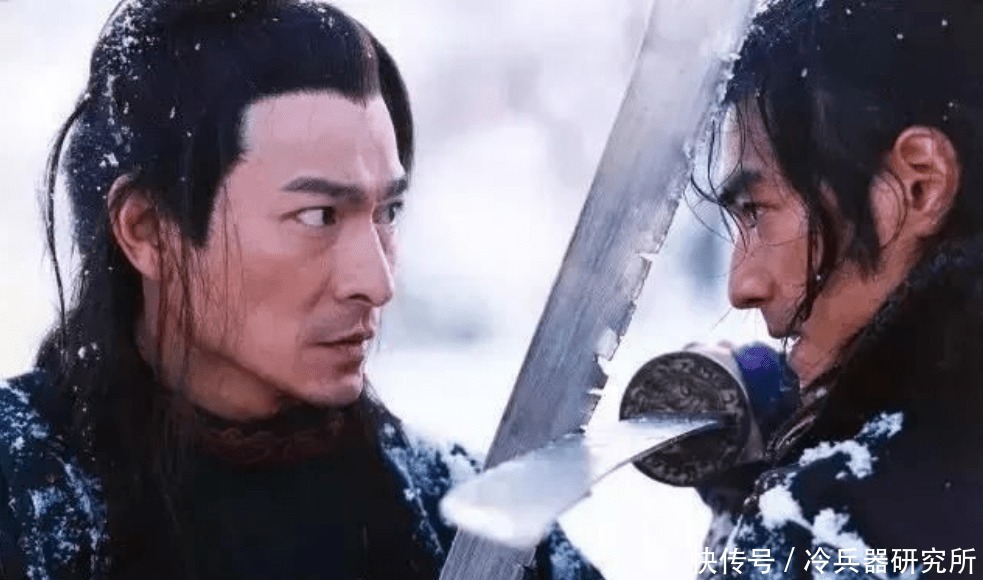舍施尔弯刀|古代有削铁如泥的神兵利器？现代制造的刀剑回到过去能否大杀四方