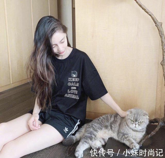 搭配 杨颖颜值高就是任性,身穿黑色丝绒吊带连衣裙高级优雅,气质开挂