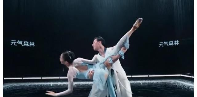 《舞蹈生》首播，三位女导师惊艳全场，选手出现失误遭导师质疑