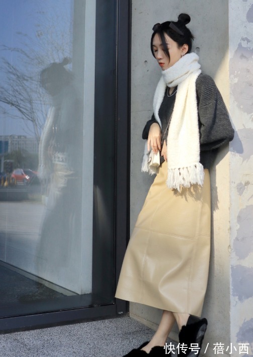 黑白配 普通人想要提升时尚感,学会穿“半身裙”才是关键,告别路人感