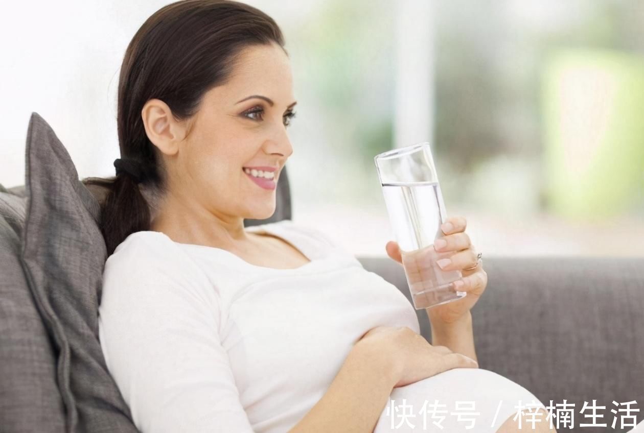 多喝水|孕期每天喝多少水合适？掌握正确“补水”方法，对胎宝宝有好处