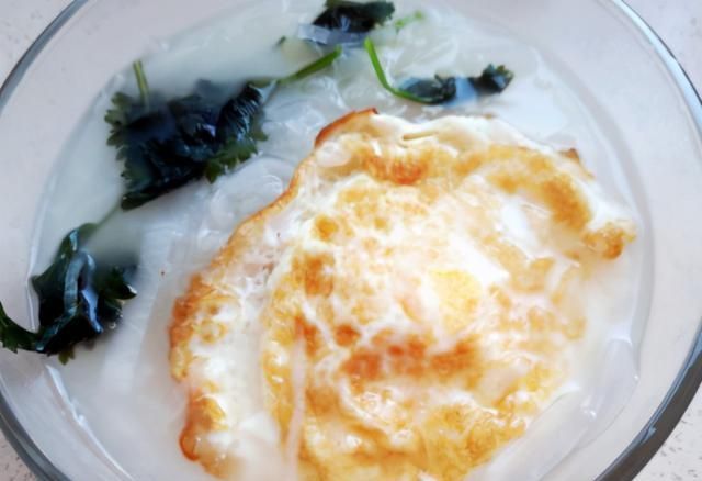 鱼汤|冬天喝萝卜汤,多加这1样食材,汤香浓郁比鱼汤还鲜,老少皆宜