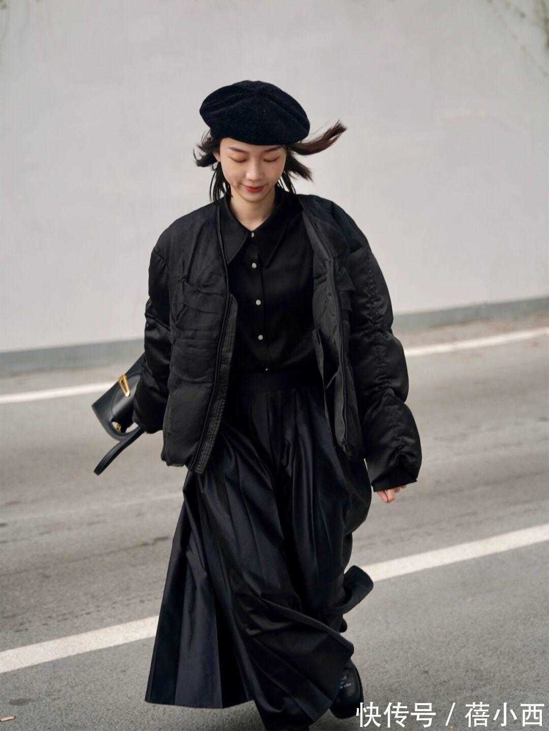 穿搭 羽绒服怎样搭配才时髦?内搭毛衣,下搭阔腿裤、牛仔裤简约高级