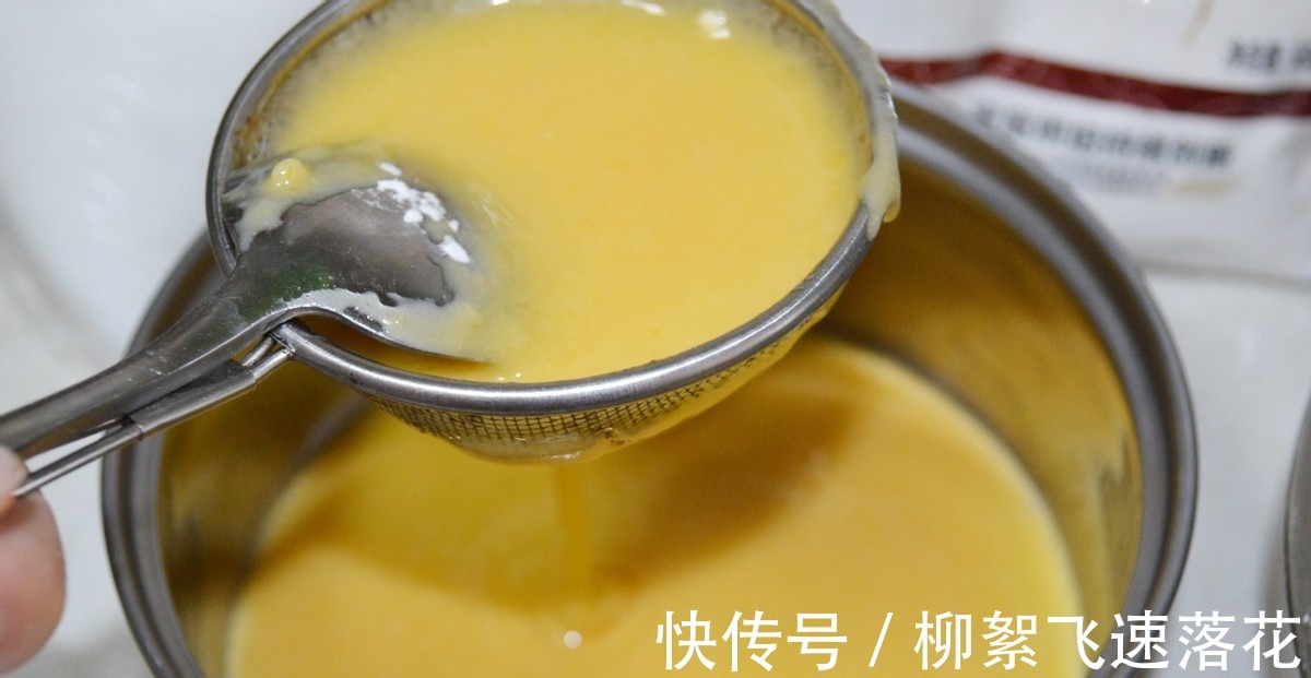 食材|教你用平底锅做蛋卷,酥脆可口,在家就能轻松做!