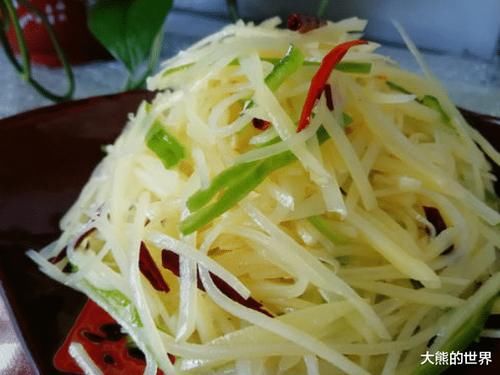 炒土豆丝，什么时候放醋，正确做法是先放醋，酸辣又脆爽