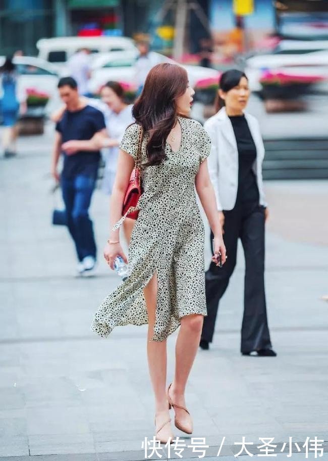 天生|美女街拍:天生的美才是真正的美,大街上抓到一只小可爱,忙完一起吃个饭吧