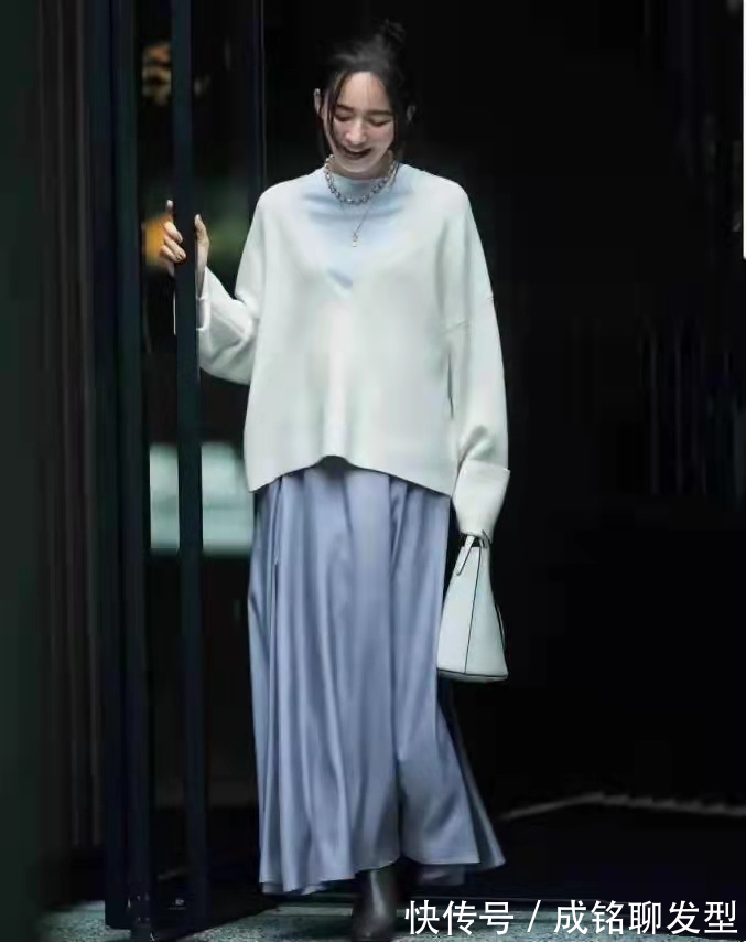 身材|中年大女别总穿裤装,半裙搭配好显身材又减龄,显气质又有品位