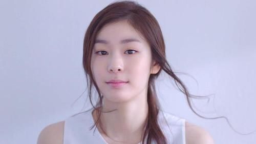 43岁家庭主妇坚持2招养肤，皮肤白嫩似“少女”，医生：值得借鉴