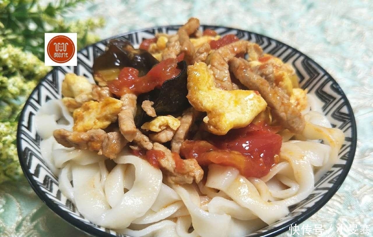 自己做的手工西红柿鸡蛋打卤面，汁浓面爽，比饭馆里的好吃！