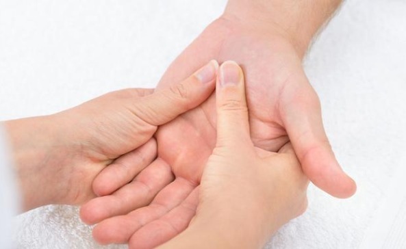 中老年人|想要活到九十九,那就经常搓搓手,老中医免费”普及“小知识