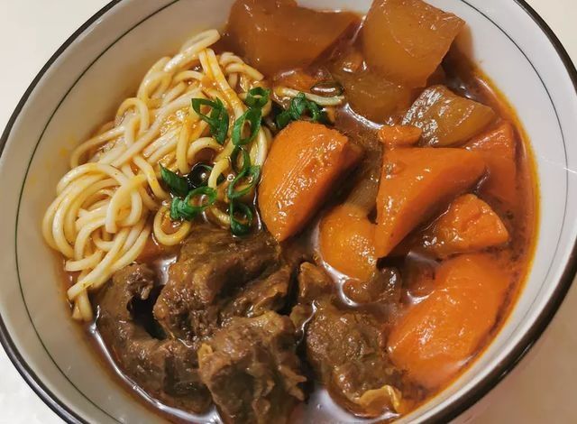 放假在家吃什么?大叔教你红烧牛肉,浓郁入味,口感鲜香,超简单