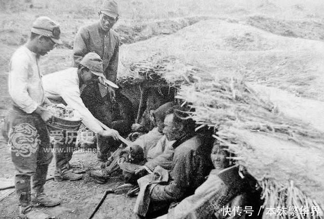津浦|沿着津浦线进犯的日军 一边炫耀砍断的军刀 一边虚假拯救难民
