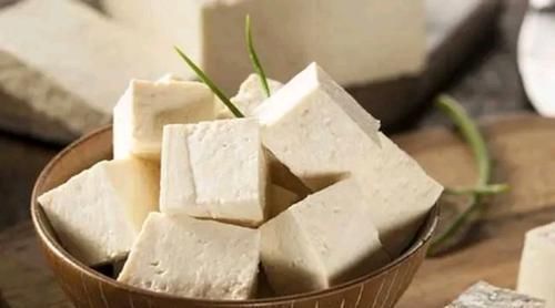 延缓衰老|女人老没老，主要看3个地方，若能注意保养，你也比同龄人显年轻