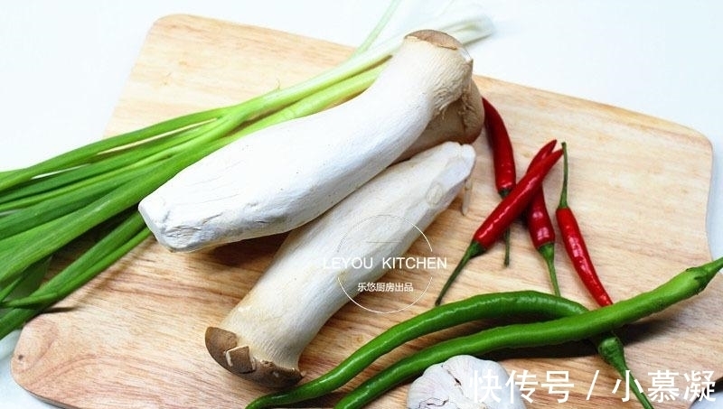 红绿辣椒|这道菜花了不到5元, 油也放得少, 却比肉还香