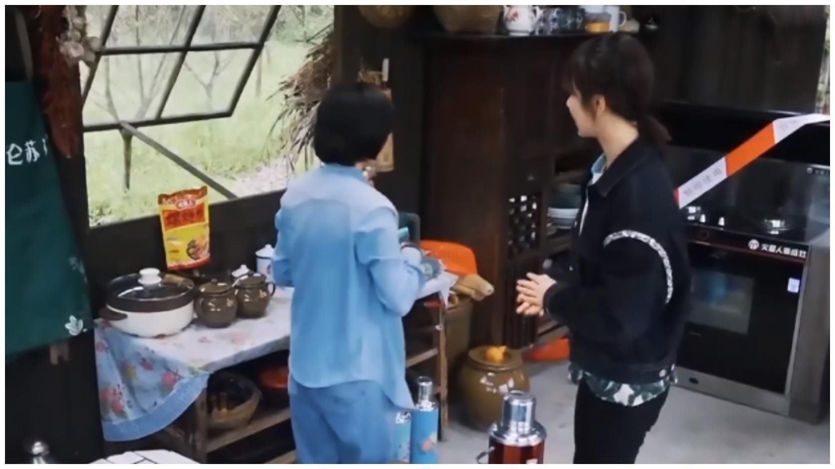 張子楓|張子楓泡茶迎接楊紫,楊紫質(zhì)疑不洗茶,張藝興區(qū)別對待暴露關(guān)系