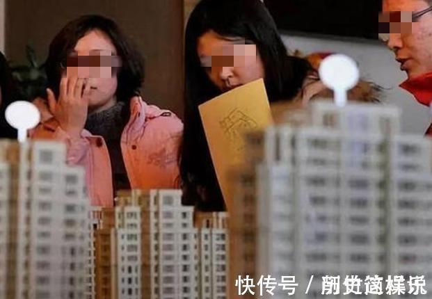 买房|“真不该给女儿买房”，70后父母说出原因，引无数父母共鸣