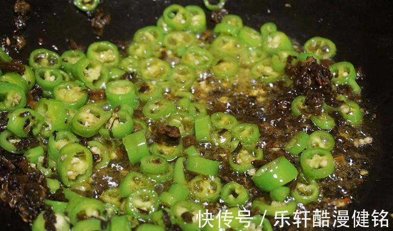 快手|辣炒碎米芽鹅肠，鲜嫩爽脆，快手简单，每一口都是味蕾的享受