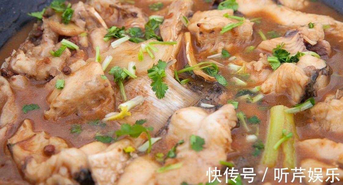 炖鱼去腥,放白酒还是料酒都不对,教您正确的做法,鲜嫩没腥味