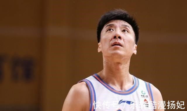 四川队|撞飞翻滚3米,CBA国手暴力犯规场面失控,莫科寒心怒喷马布里