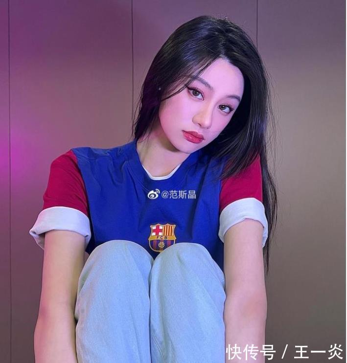 张梦瑾|最美球迷！范志毅女儿穿巴萨服装，晒浓妆照片，走出欧美风