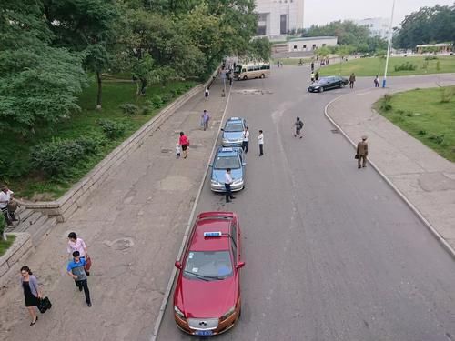 清晨漫步朝鲜街头,能见到什么样的画面?