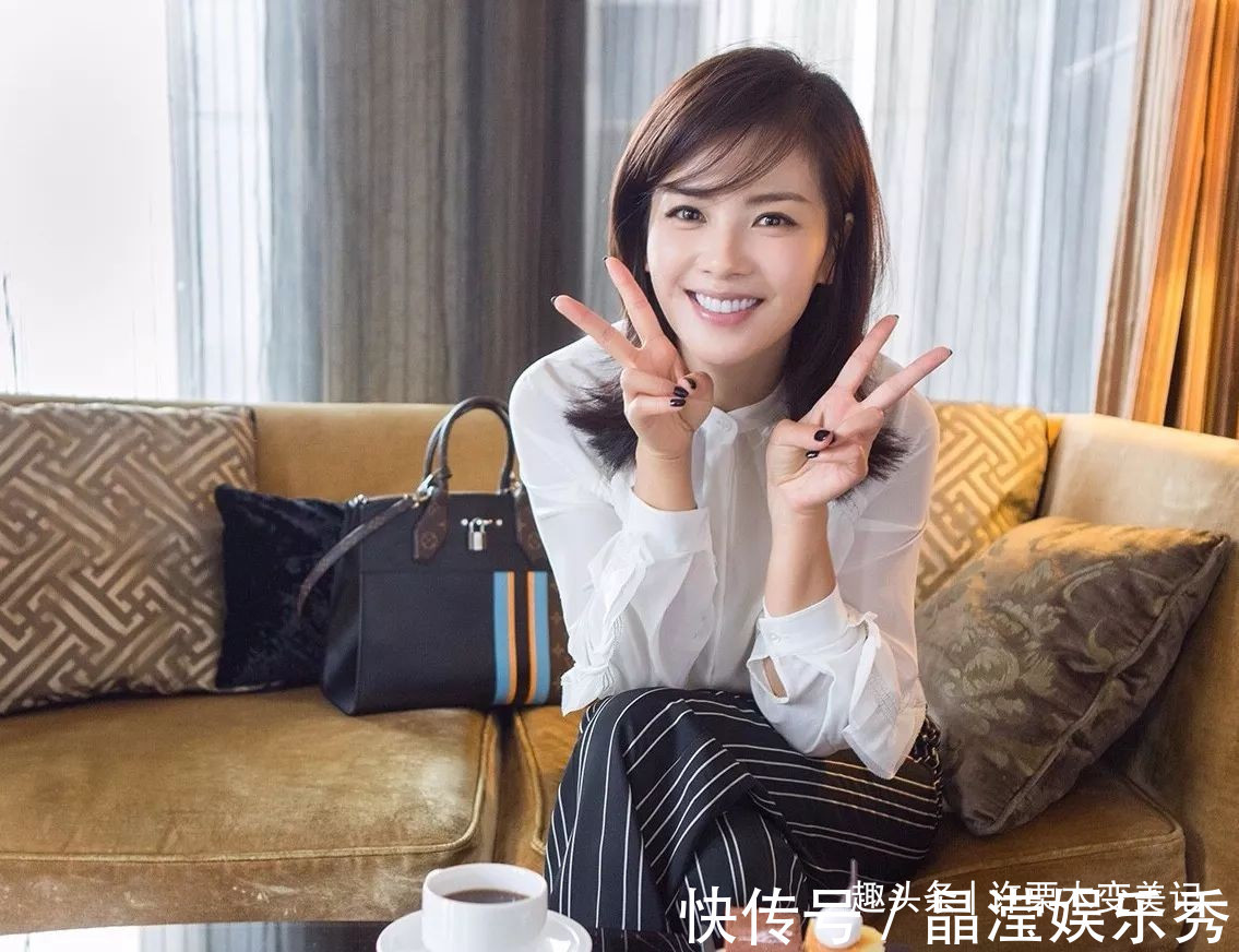 烫卷发 奔五的女人尽量别留长发、烫卷发,推荐这5款发型,太减龄了