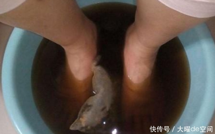 常用艾叶泡脚的女人，最后发生了什么？4大变化或许会悄悄降临