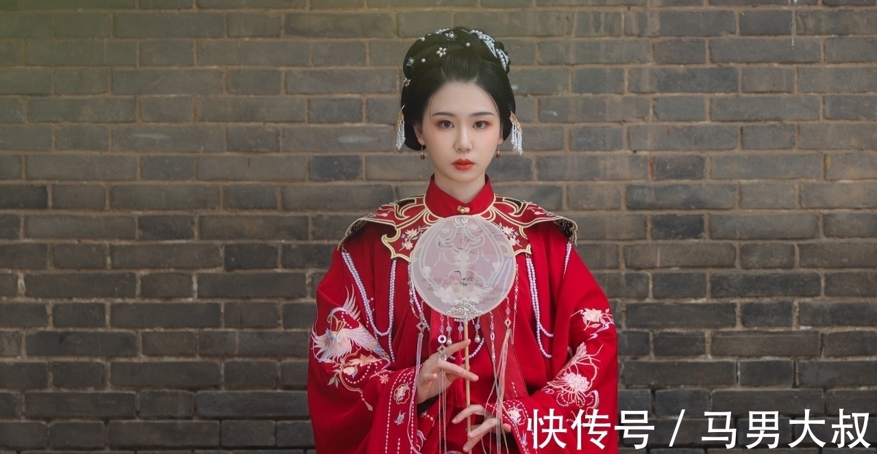 江天愁#感怀·五律:落子缘无解,书心墨有伤。江天愁似我,相看两苍茫