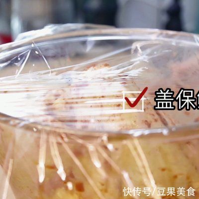 微波炉|健康的烤全鸡自己做！超简单哒！一口下肚，唇齿留香
