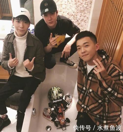 這就是愛|王一博節目曬出自己家,客廳簡單擺放個桌子,就變成他的廚房了