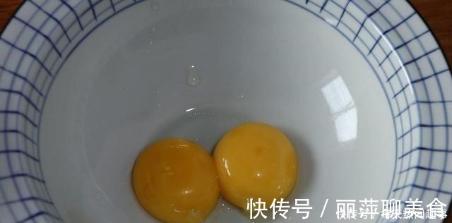 不用烤箱，不用电饭锅，这是用平底锅就能做的蛋糕卷，一次性成功