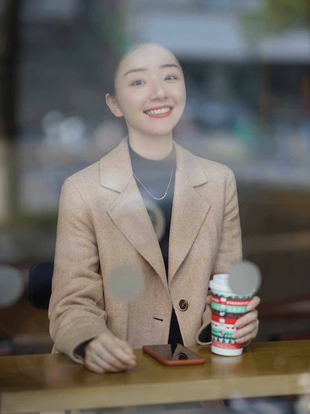 小姐姐|~小王~长款大衣太容易撞衫了怎么办?别怕,用短款毛呢代替它也可以很美