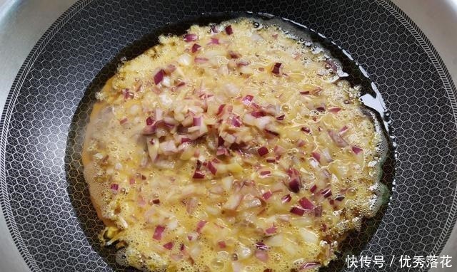 简单|洋葱煎蛋怎么样教你小贴士,简单加一步,炒鸡蛋香下饭