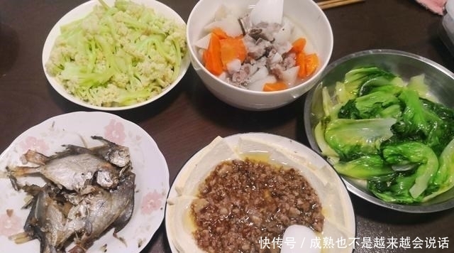 广州一家四口的午餐,家常便饭吃得香,做法简单,节后这样吃舒服