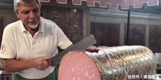 这家抠门儿餐厅厉害啦,1根火腿肠卖一整年,连康师傅都甘拜下风